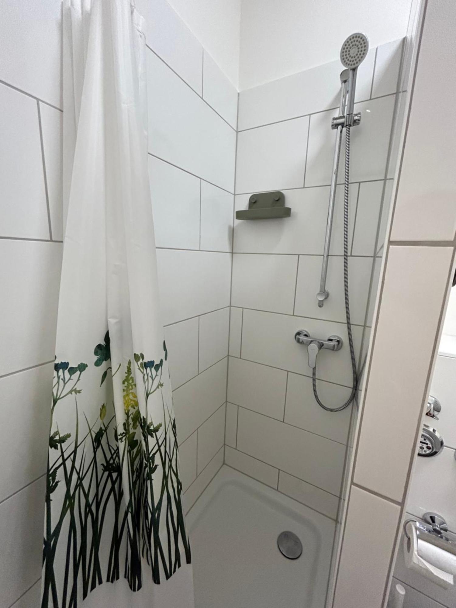 35 Qm Grosses Apartment Mit Eigenem Badezimmer In Den Elbvororten Hamburg Exterior photo